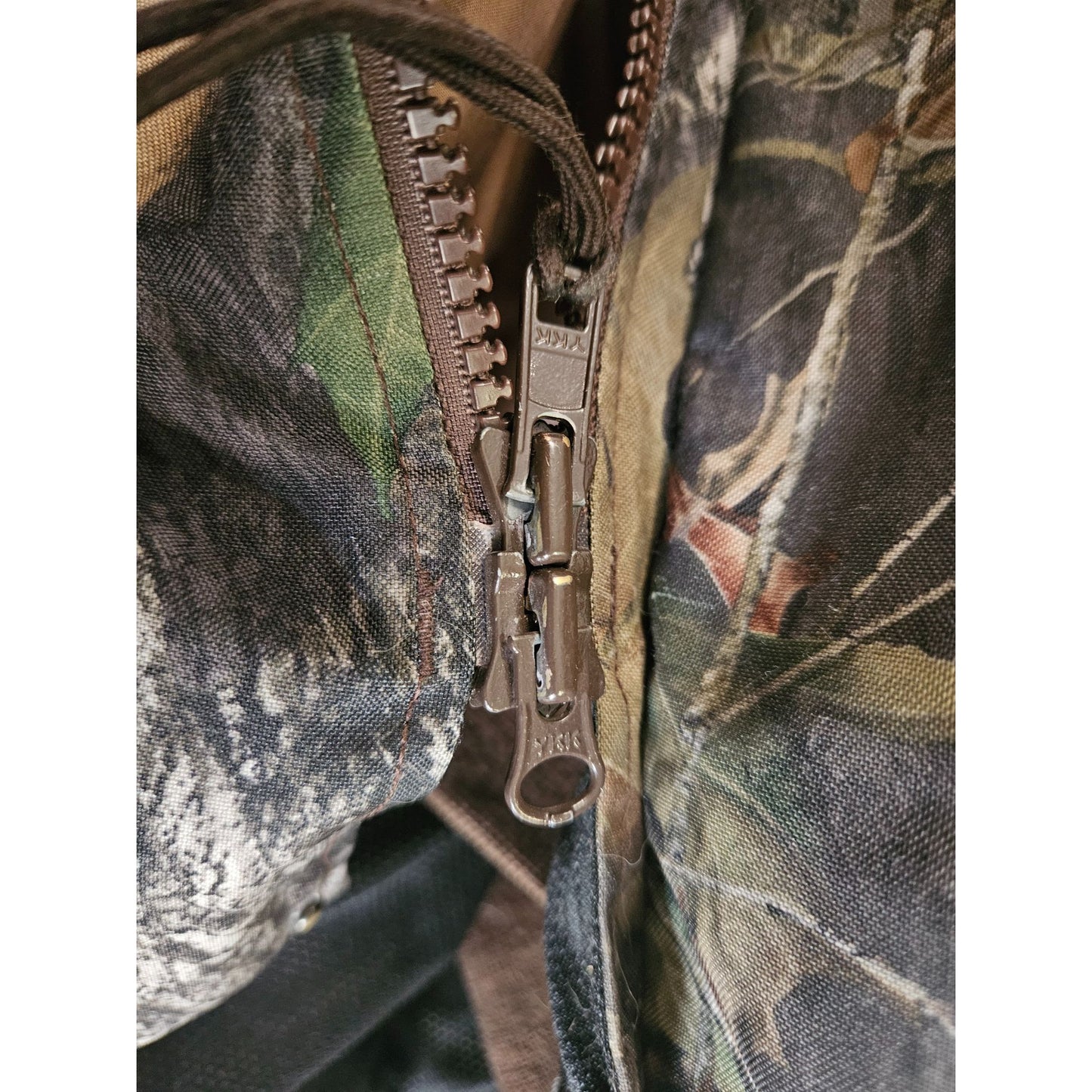 Gamehide Camouflage Jacket W/ Hood & zipped in jacket 100% Polyester Shell Size 2XL